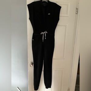 Figs Rafaela Cargo Scrub Jumpsuit black XXS NWOT